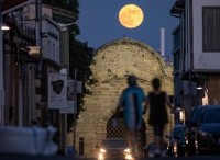 Strawberry supermoon:Φωτογραφίες από πανσέληνο από όλο τον κόσμο 