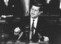 The Space Race:πώς οι εντάσεις του Ψυχρού Πολέμου έβαλαν έναν πύραυλο στην αναζήτηση της Σελήνης 