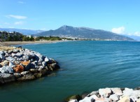 Η πλαστική ρύπανση χειροτερεύει:Η ακραία βροχή και οι ξαφνικές πλημμύρες πολλαπλασιάζουν τη συγκέντρωση μικροπλαστικών στα θαλάσσια οικοσυστήματα 